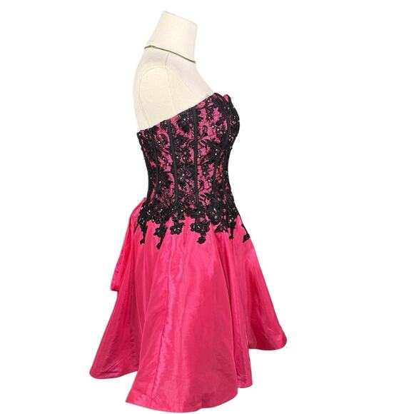 Camile La Vie Corset Mini Dress Pink Black Lace Strapless Fit & Flare | Size 4 - Picture 5 of 8